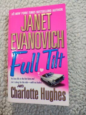 Janet Evanovich Full Tilt Paperback 2003 St Martins Paperbacks ISBN 031298328X